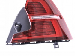 LAMPA TYLNA PRAWA OE VOLVO S60 (31468193)